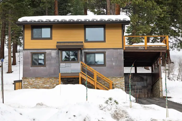 Sugar Pine Tahoe Lodge, a vacation rental in Incline Village, Lake Tahoe