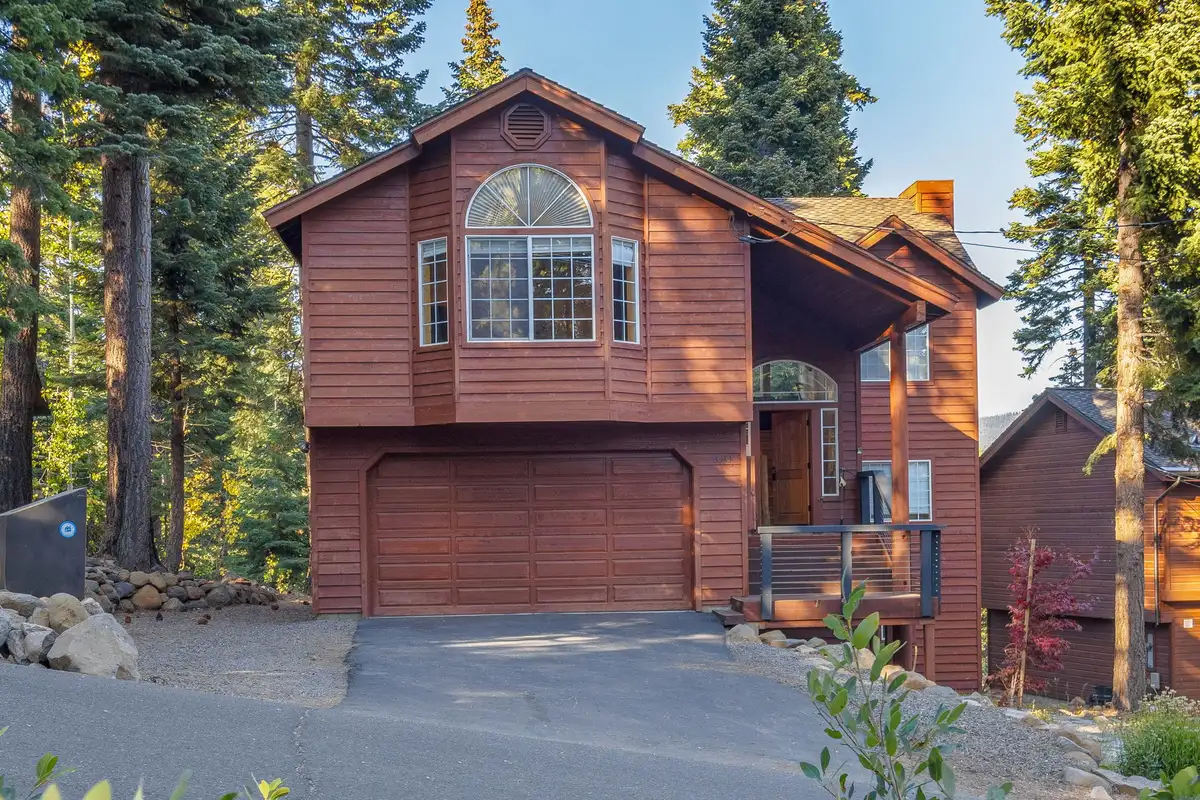 Front of house, Lakeview Grandeur