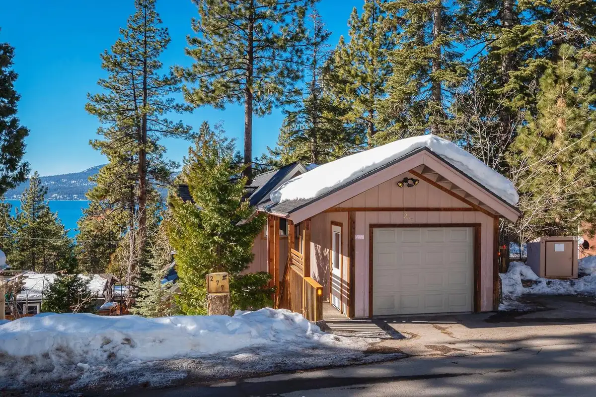 Detached garage with snow and lake glimpse beyond, Lakeview Serenity Cottage
