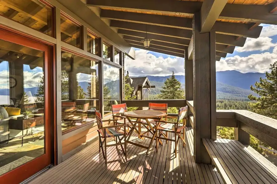 Deck | Gas Grill, Lakeview Oasis