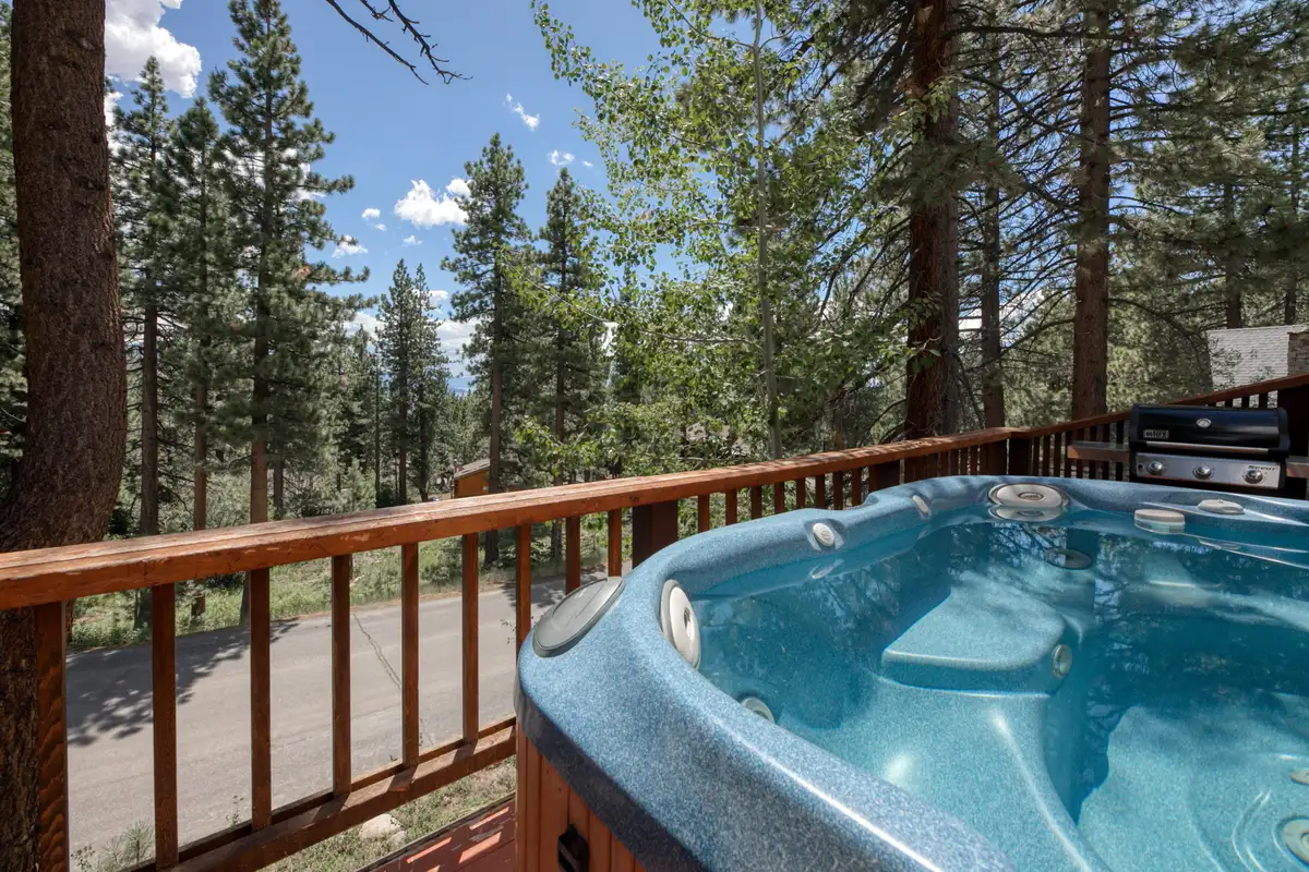 Hot Tub on back deck, Lunar Lakeview Haven