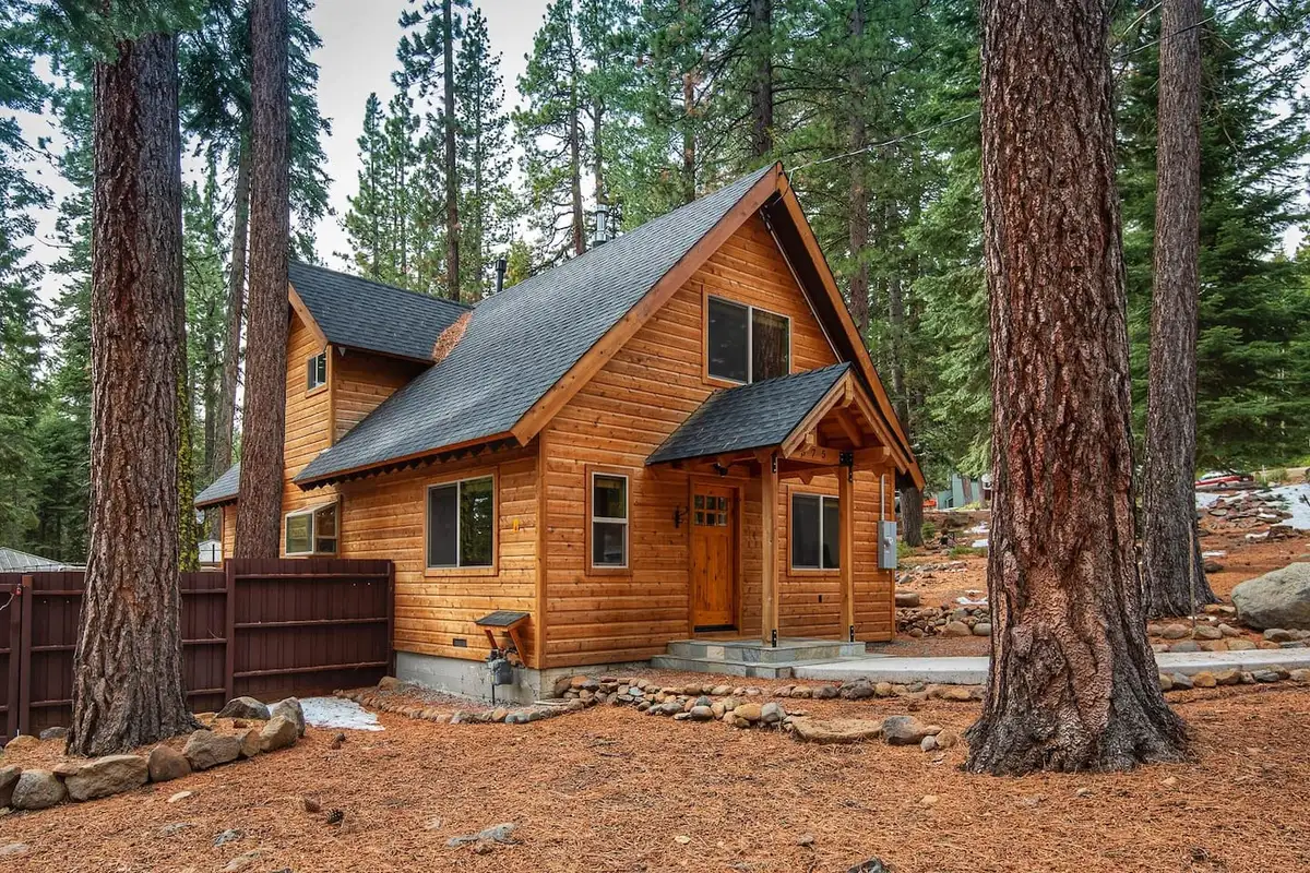 Wood-sided cabin among tall pines, Restful North Ridge