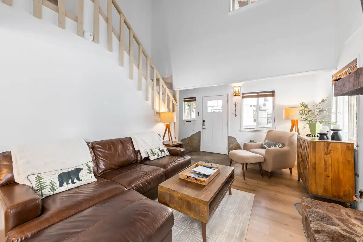 Large sectional seating, Mountaintop Retreat