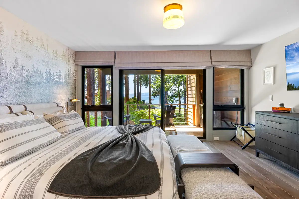 Master bedroom on 1st Floor, Lakeside Luxe Retreat