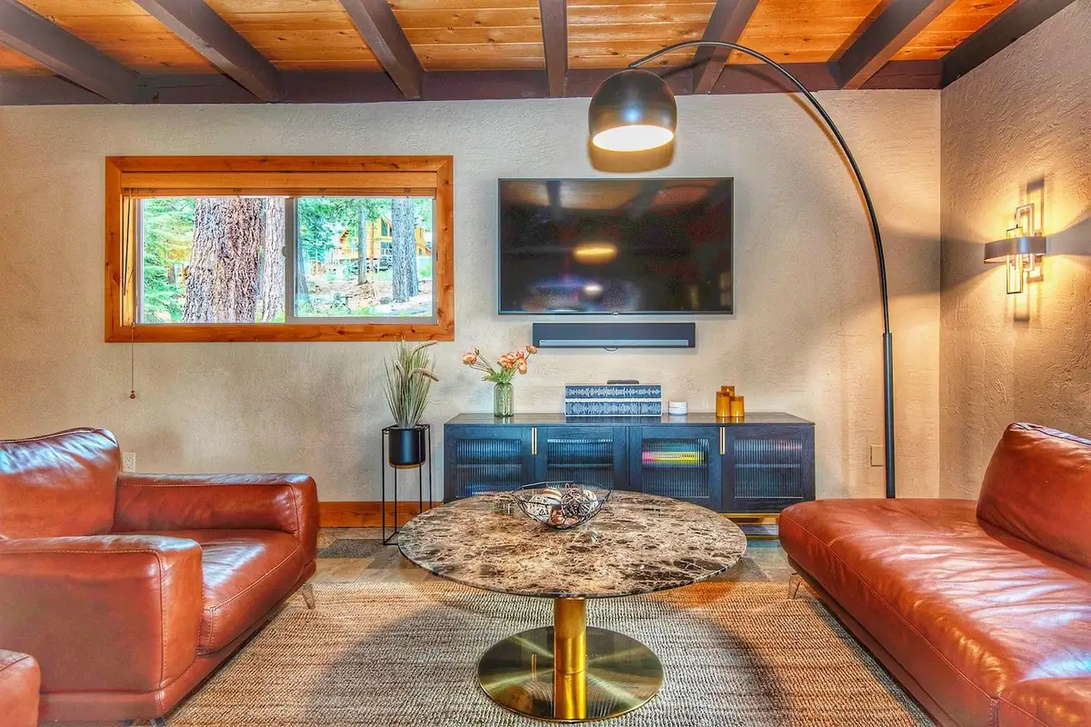 Living room with leather sofas and wall-mounted TV, Restful North Ridge