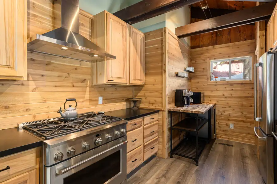 Kitchen with gas range and stainless range hood, Updated West Shore Cabin 1 mile to Chambers Beach