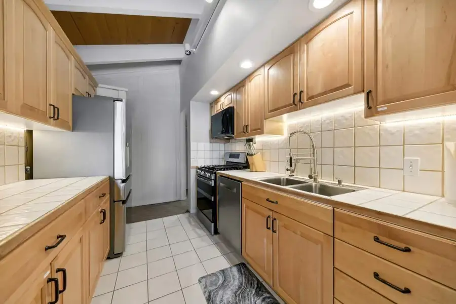 Kitchen, Lake View Treasure