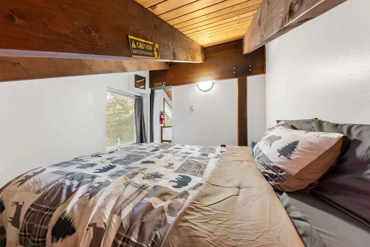 Loft area, Sierra Woodlands Getaway