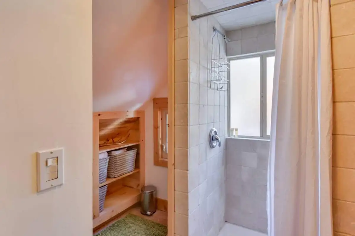 2nd floor bath, Tranquil Trails Cabin