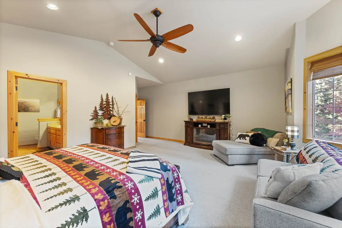 Bedroom with a seating area, TV and ceiling fan, Lakeview Grandeur