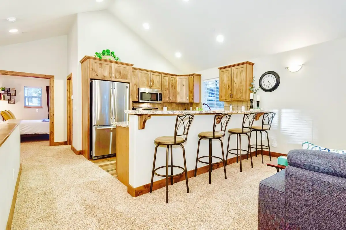 Kitchen with a breakfast bar and four bar stools, Trout and About