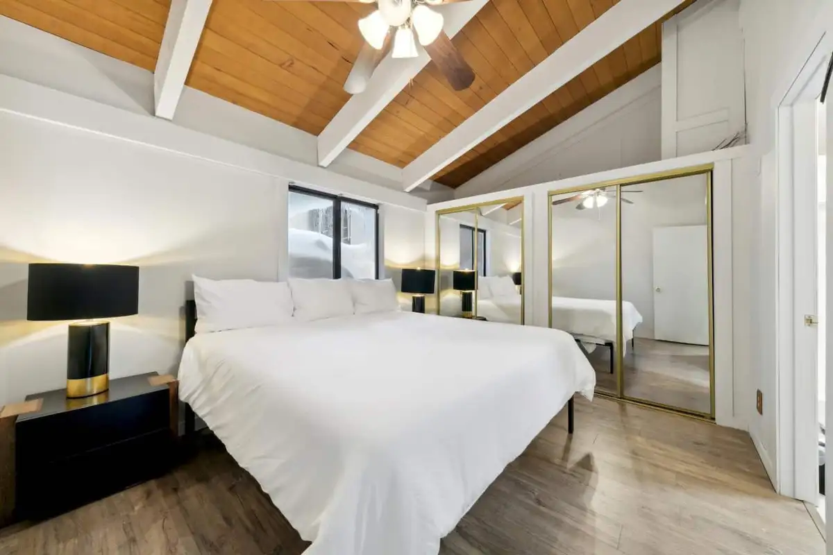 Bedroom #1 King Bed with full bath/shower tub combo, Lake View Treasure
