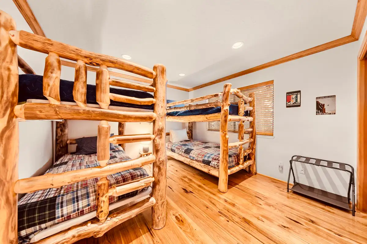 First-floor bedroom with two bunk beds, Sunlit Incline Retreat