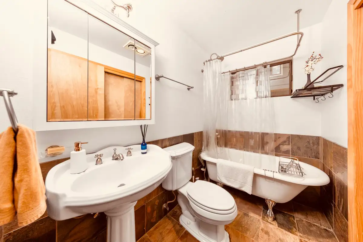 First floor Bath, Sunlit Incline Retreat