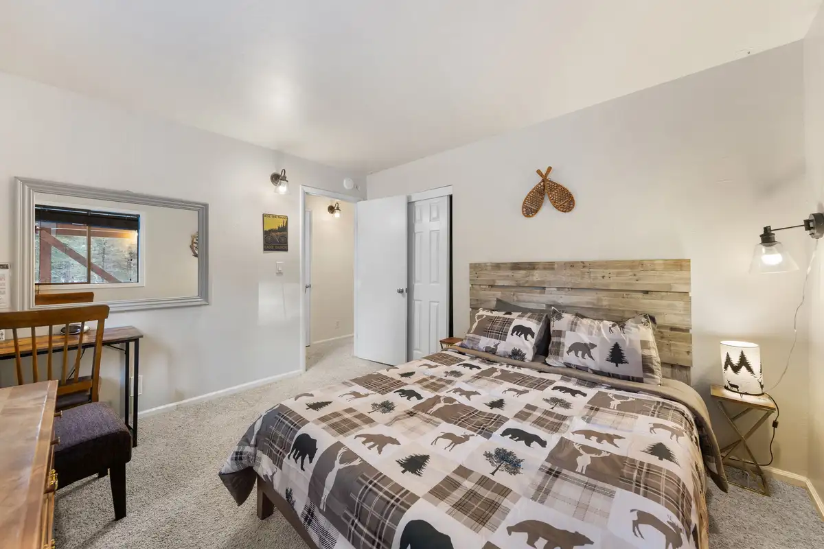 2nd bedroom on lower level, Sierra Woodlands Getaway