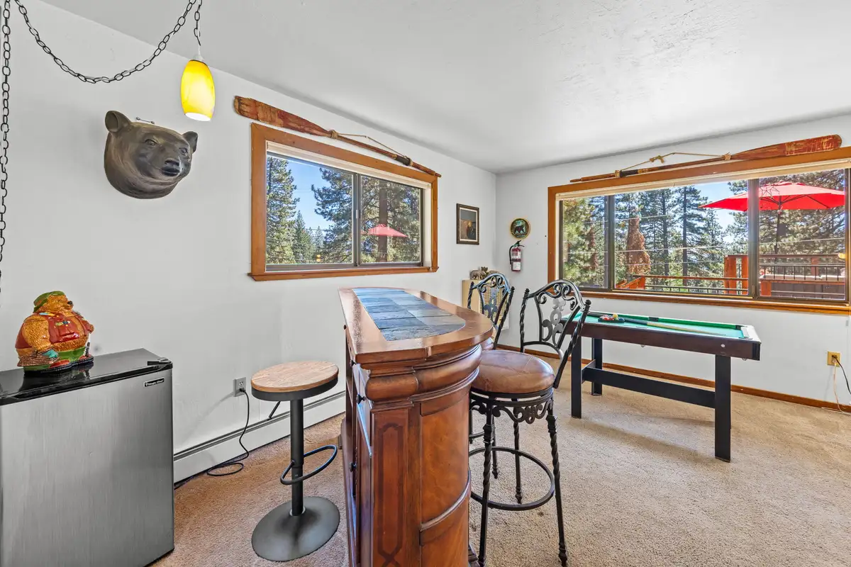 Bar area with mini fridge, Rustic Ridge Retreat