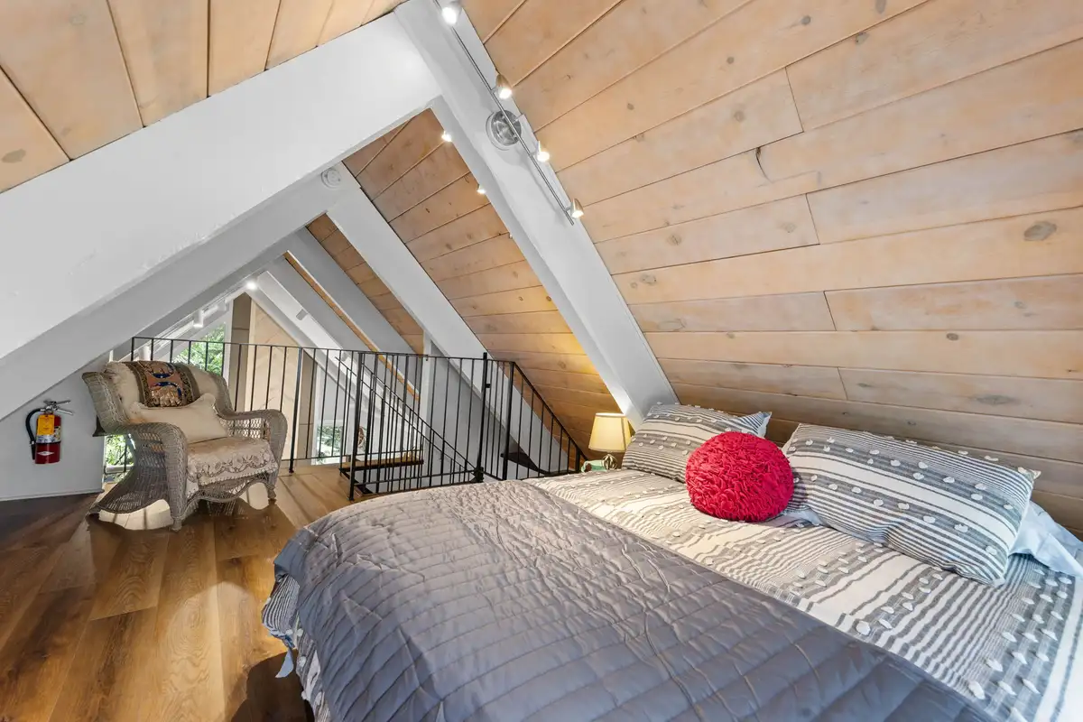 Loft area - queen bed, Tahoe Peaks & Shores Retreat