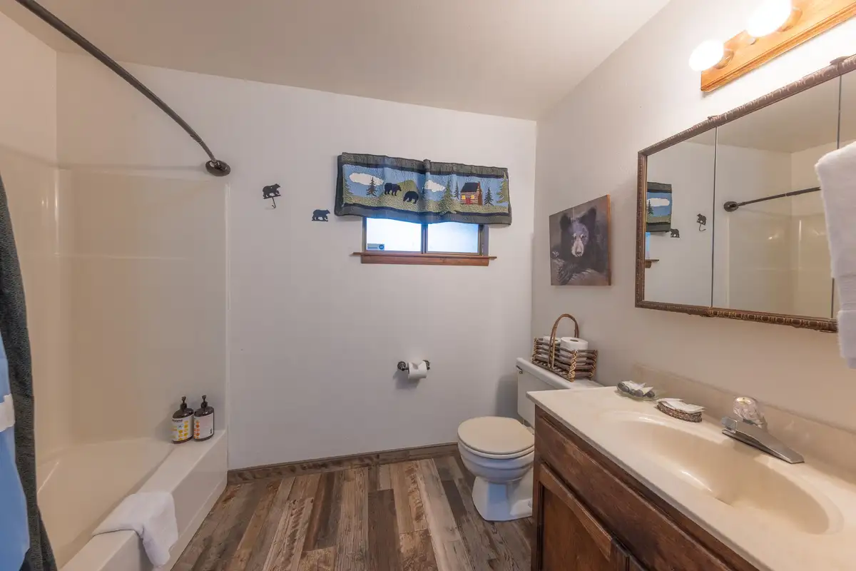 1st floor bathroom, Evergreen Hideout