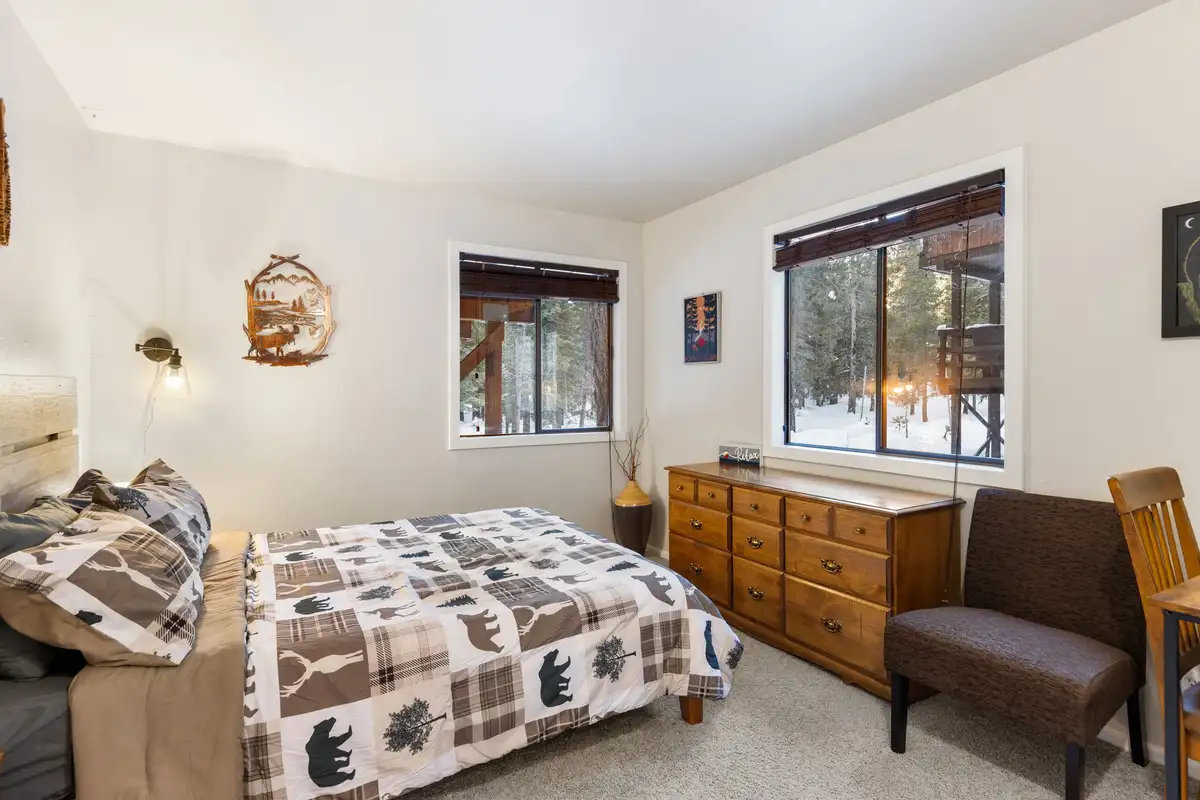 2nd bedroom on lower level, Sierra Woodlands Getaway