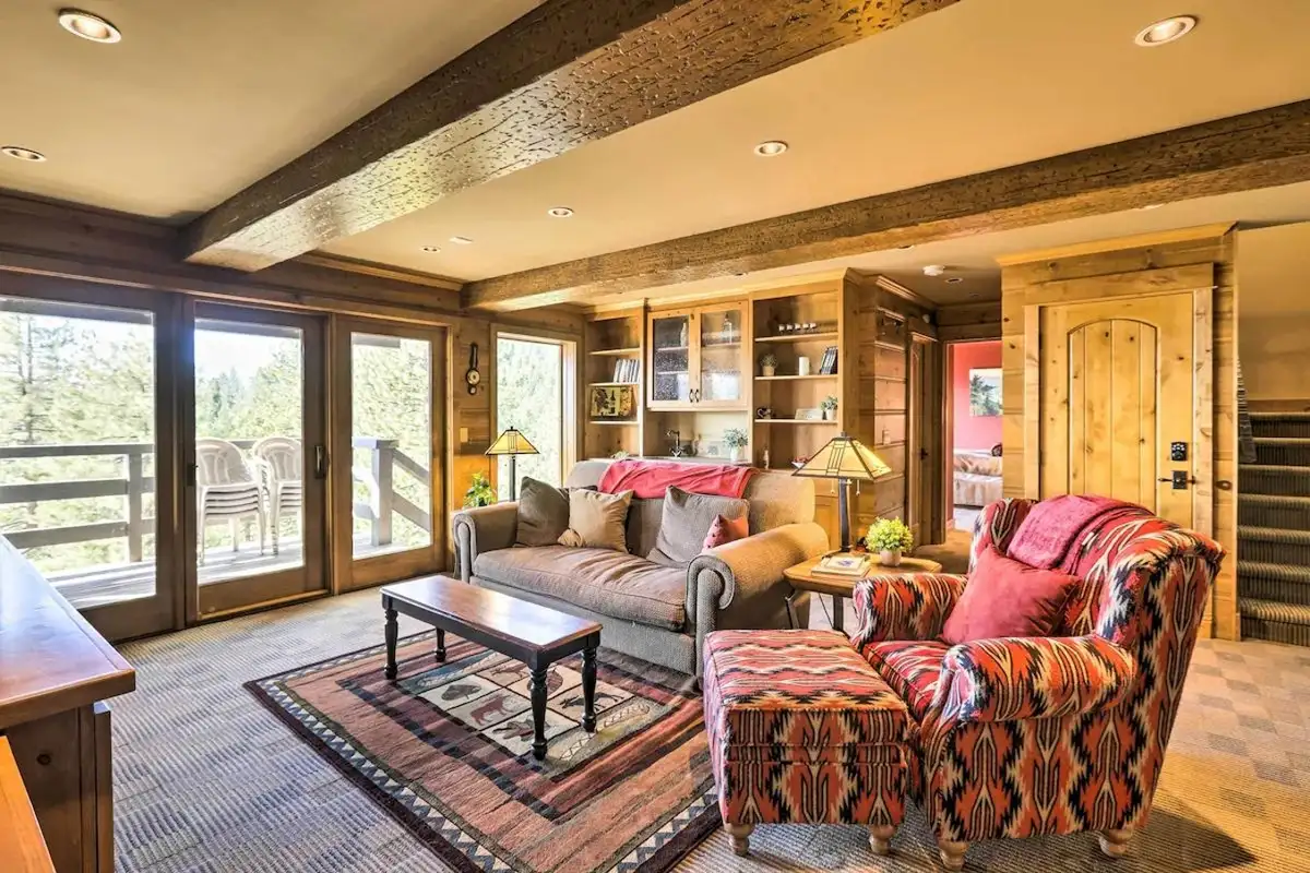 Interior, Lakeview Oasis