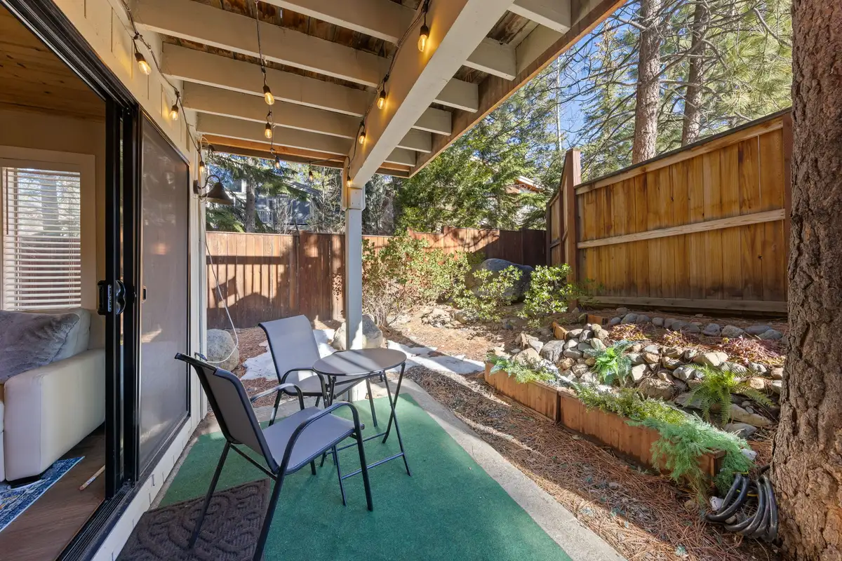 Master bedroom outdoor patio, Serenity Bungalow