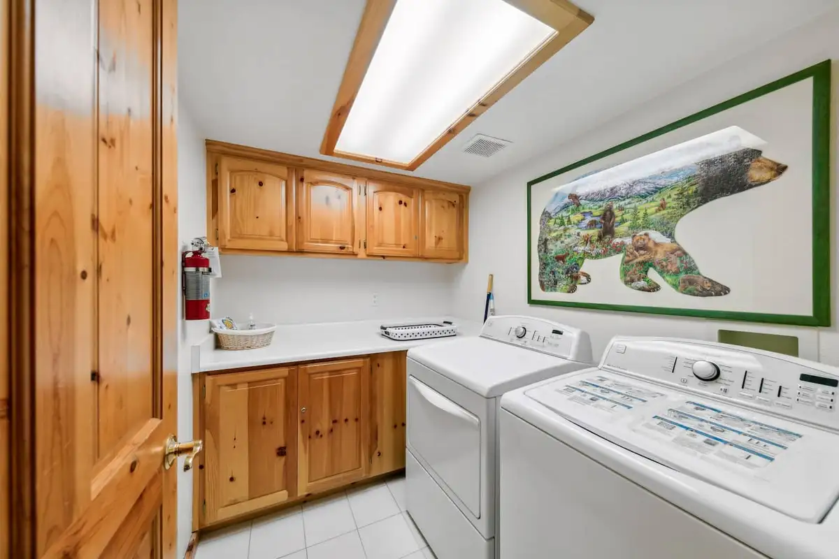 Laundry room with washer, dryer and wood cabinets, Hastings Hideaway Cabin