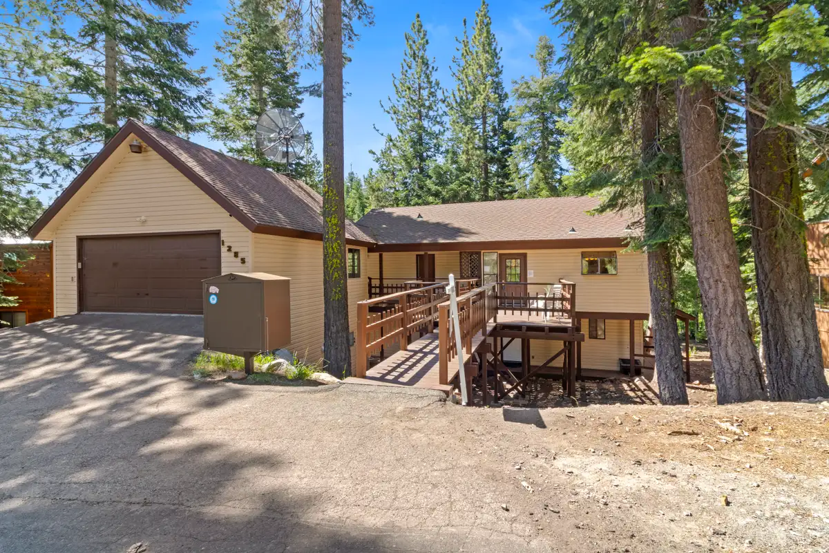 Front Entrance, Sierra Woodlands Getaway