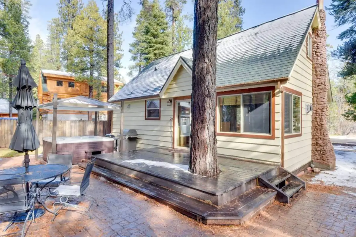 Backyard deck with patio table, umbrella and covered hot tub, Tranquil Trails Cabin