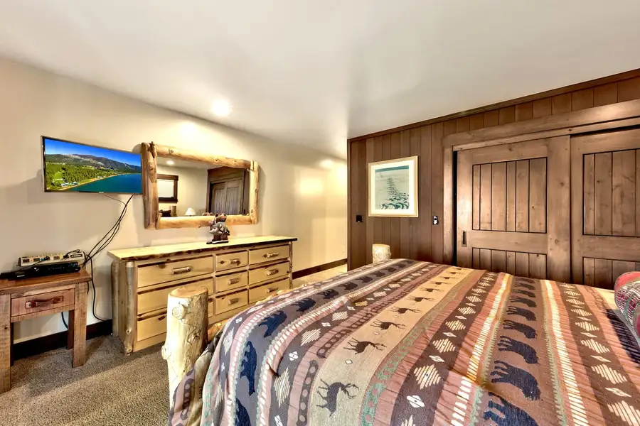 Bedroom #3 Queen Bed, Mammoth Haven Retreat