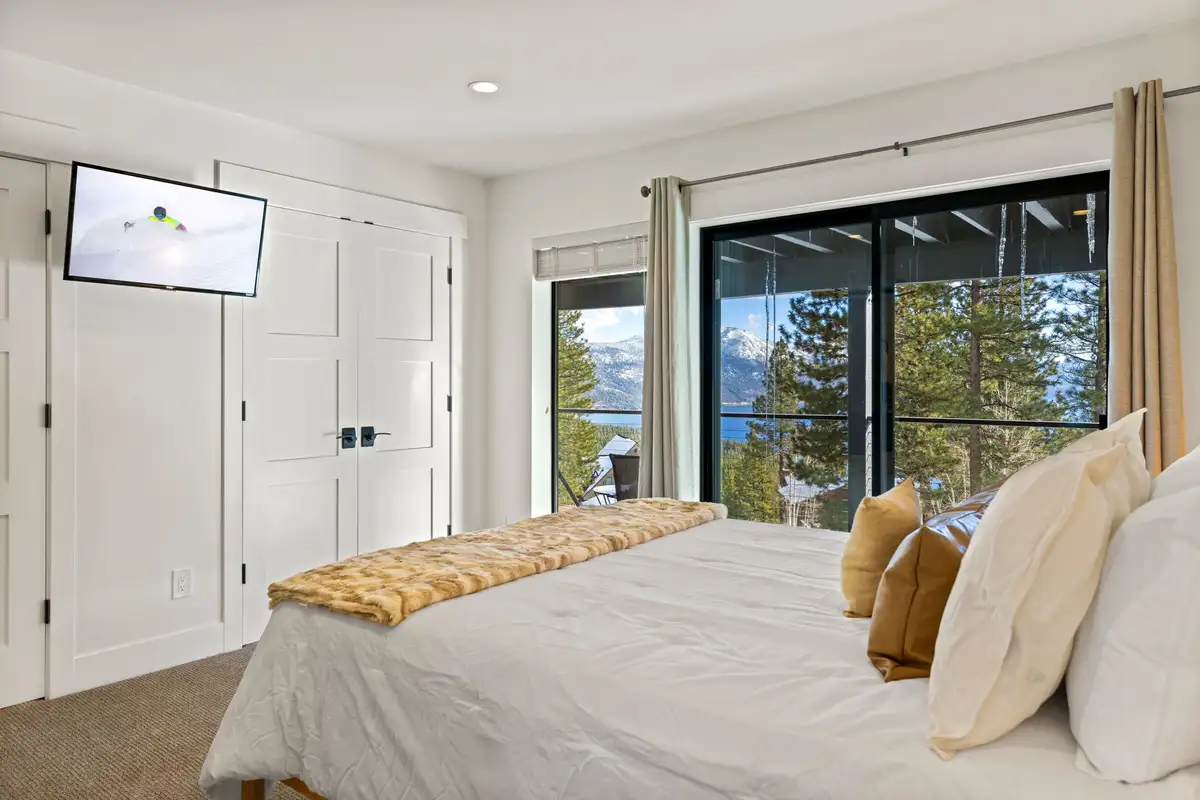 2nd floor Master bedroom # 1 with a queen bed and private ensuite bathroom, Incline Lakehouse Lookout