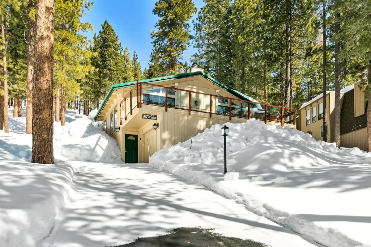 Front of house, Lake View Treasure