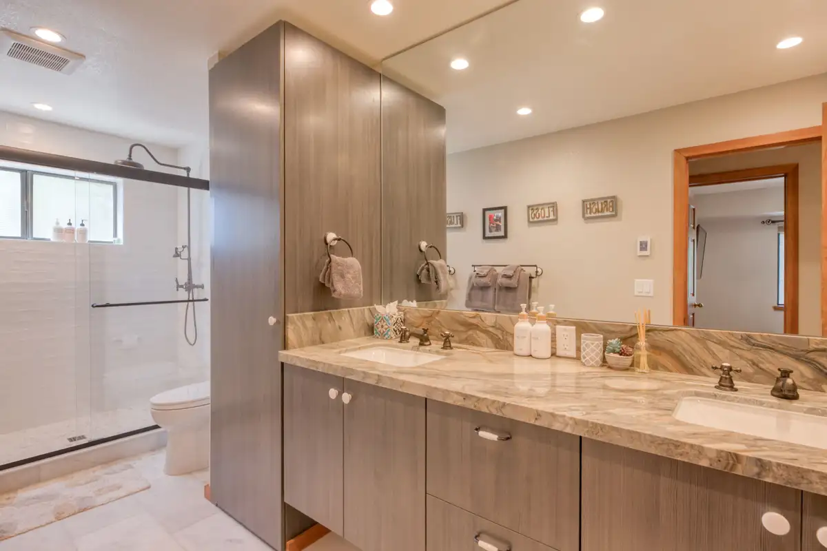 second bathroom, Lunar Lakeview Haven