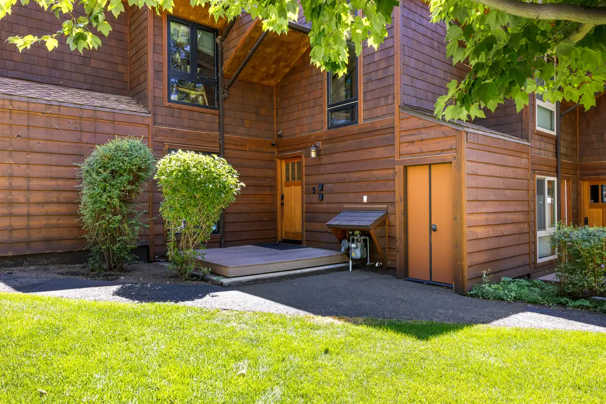 Entrance from outside, Lakeside Luxe Retreat
