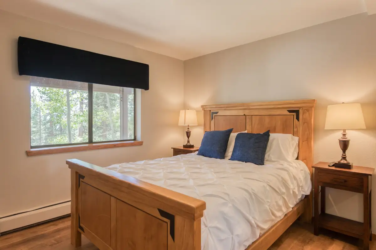 fourth bedroom with queen bed, Lunar Lakeview Haven