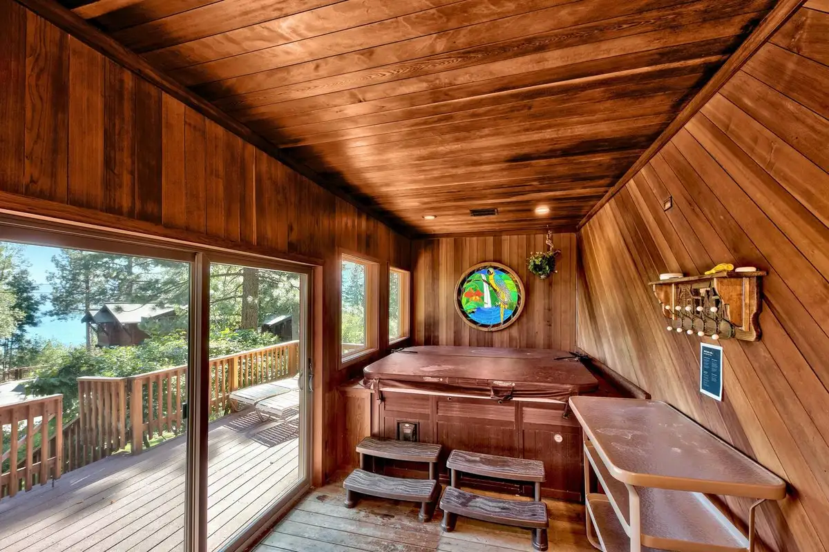 Hot Tub, Mammoth Haven Retreat