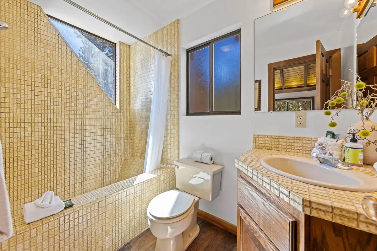 3rd floor bathroom, Rustic Ridge Retreat