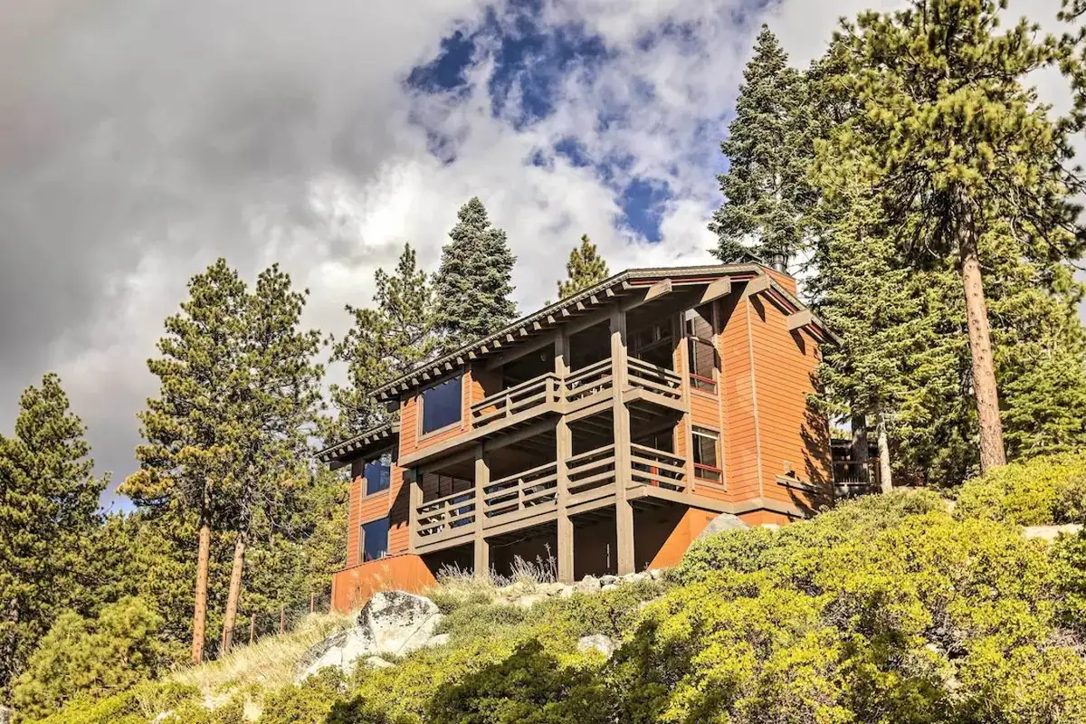 Exterior, Lakeview Oasis