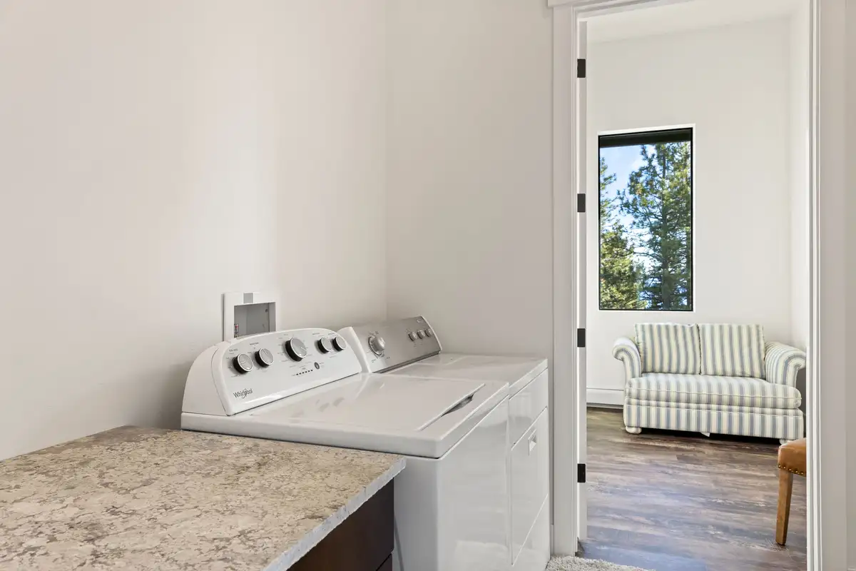 3rd floor laundry, Incline Lakehouse Lookout