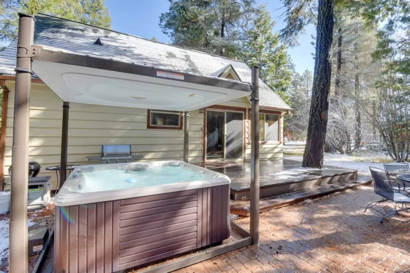 The hot tub at Tranquil Trails Cabin, an MG home in Tahoma